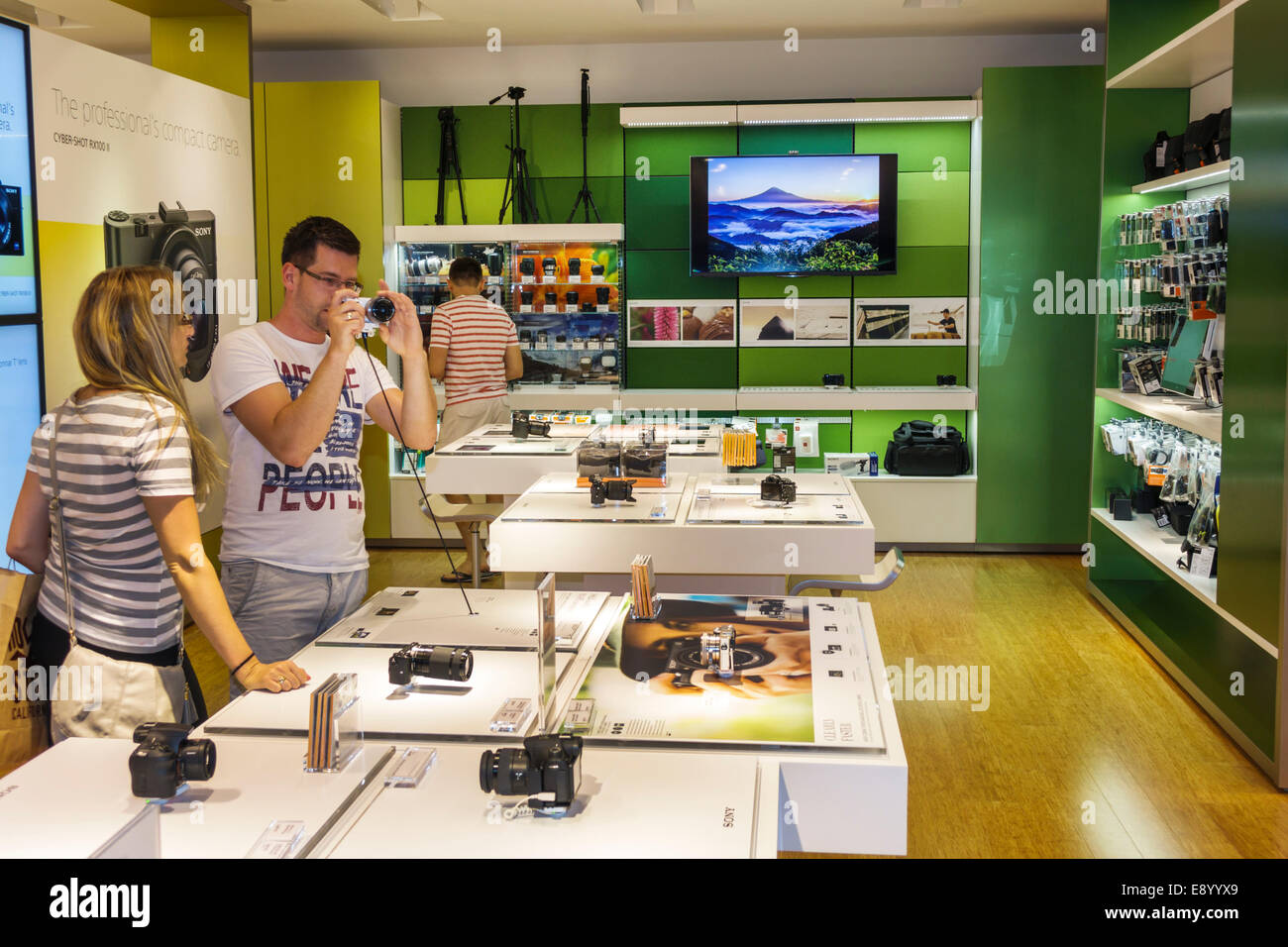 Aventura mall inside interior hires stock photography and images Alamy