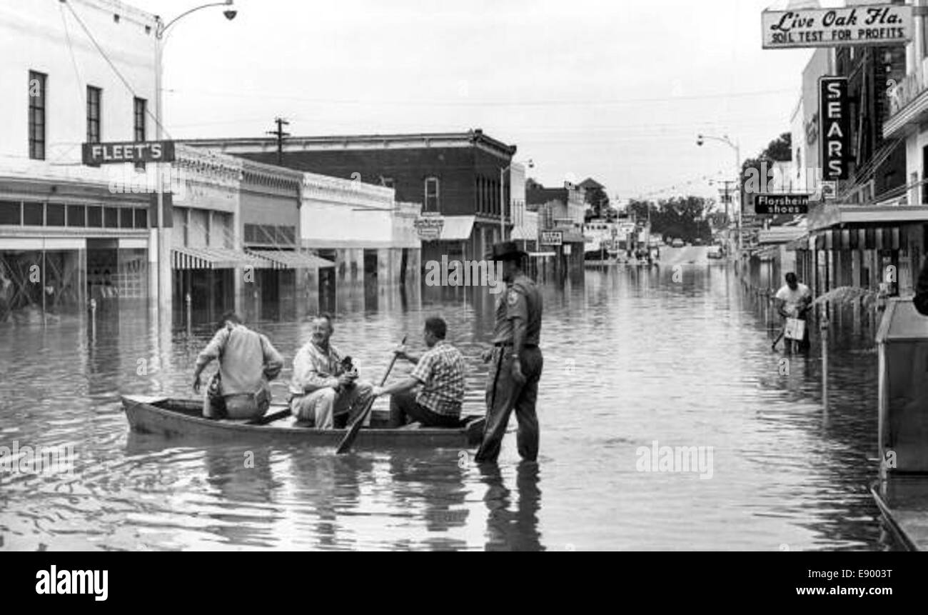 とても古いオリジナルプリントです。避暑地で撮られたもの とても古いオリジナルプリントです。避暑地で撮られたもの とても古い