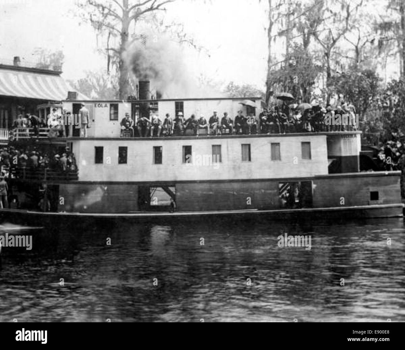 Steamboat Osceola loaded with passengers at Silver Springs - Ocala 15359486431 o Stock Photo