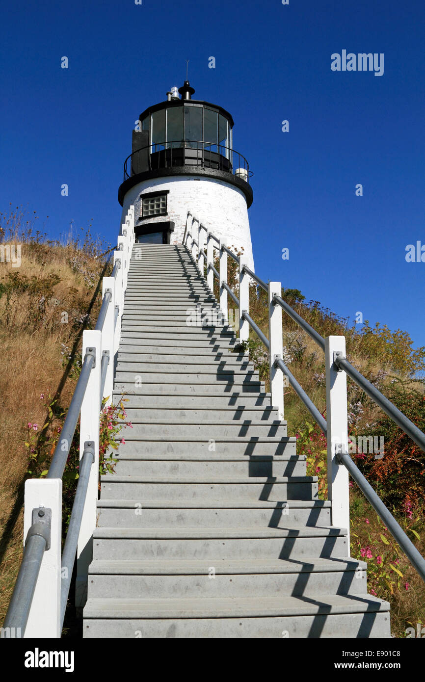 Owls Head Light, which sits at the opening of Rockland Harbor and Western Penobscot Bay, Owls Head, Maine, USA Stock Photo