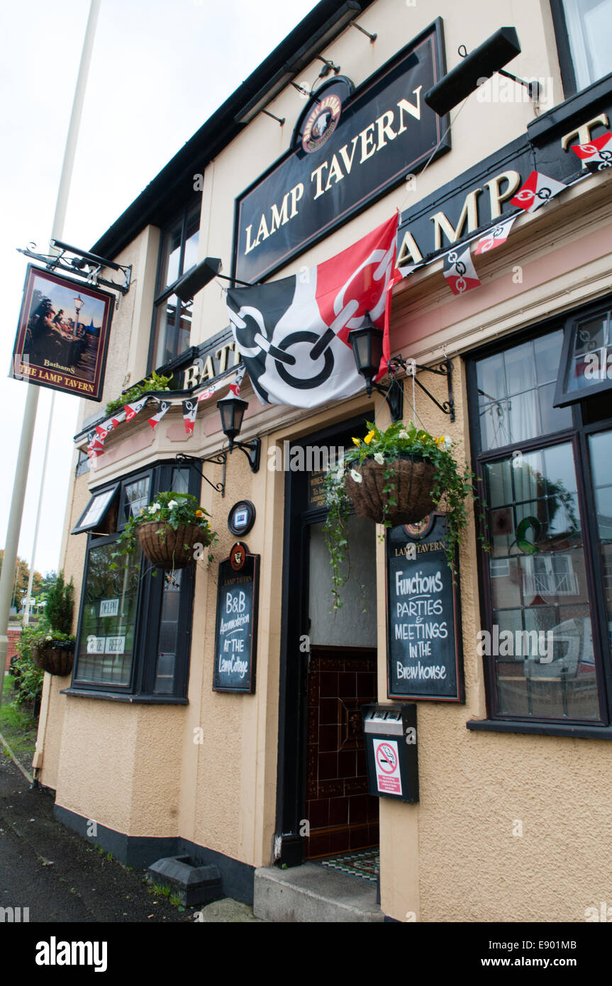 Front of the Lamp Tavern pub in Dudley one of the Bathams Brewery traditional pubs with the Black Country flag flying proudly at this CAMRA real ale Stock Photo