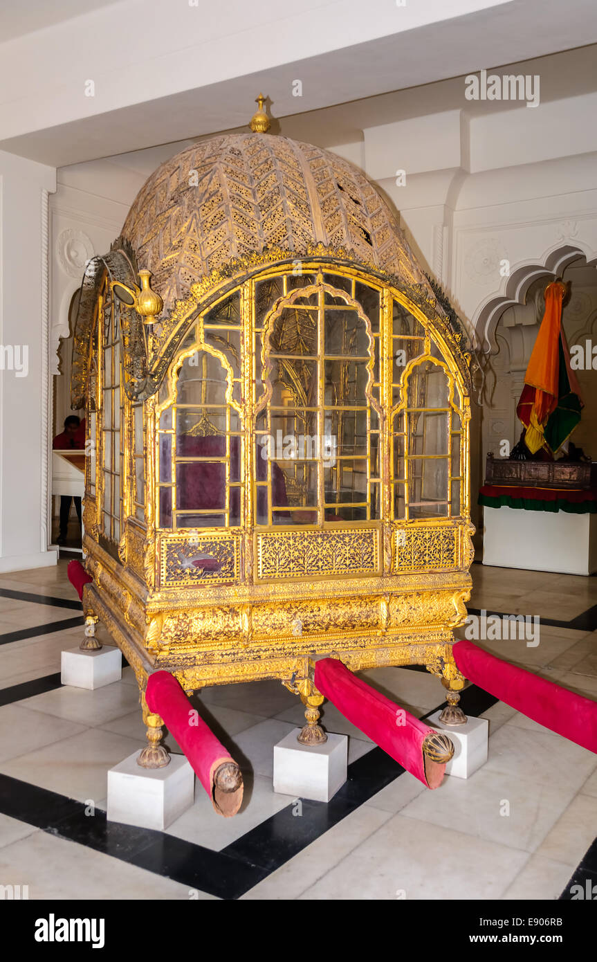 Palanquin palanquins hi-res stock photography and images - Alamy