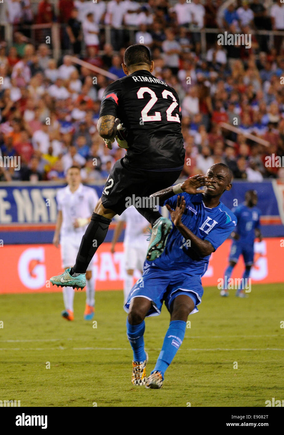 Florida, USA. 14th Oct, 2014. United States Goalkeeper Nick Rimando (22) makes a save in front of Honduras Forward Alberth Elis (9) during an international friendly between the US Men's National Team and Honduras at FAU Stadium in Boca Raton, Florida © Action Plus Sports/Alamy Live News Stock Photo