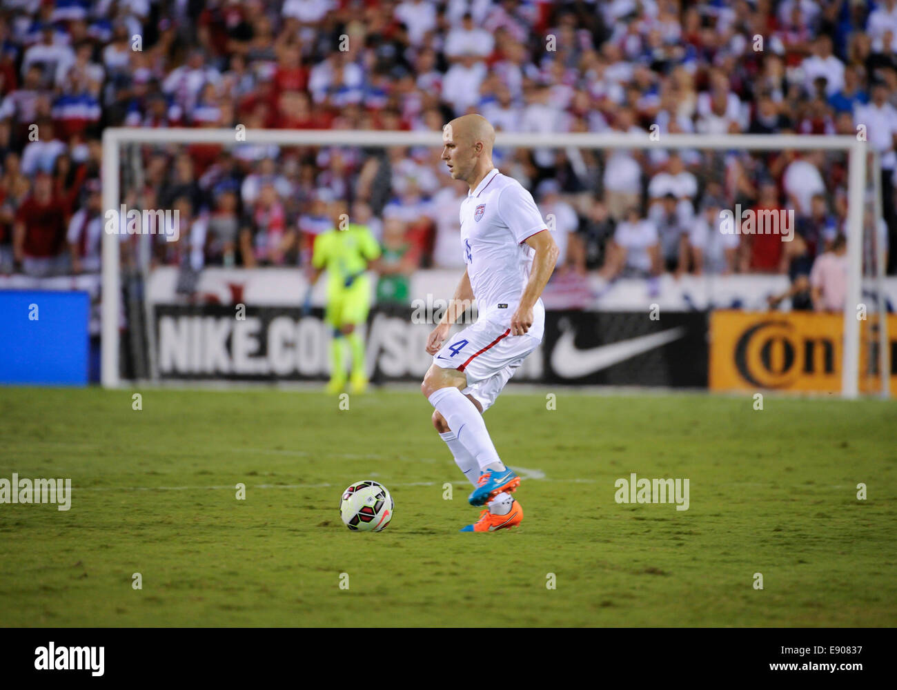 Florida, USA. 14th Oct, 2014. United States Midfielder Michael Bradley (4) controls the ball during the international friendly between the US Men's National Team and Honduras at FAU Stadium in Boca Raton, Florida © Action Plus Sports/Alamy Live News Stock Photo