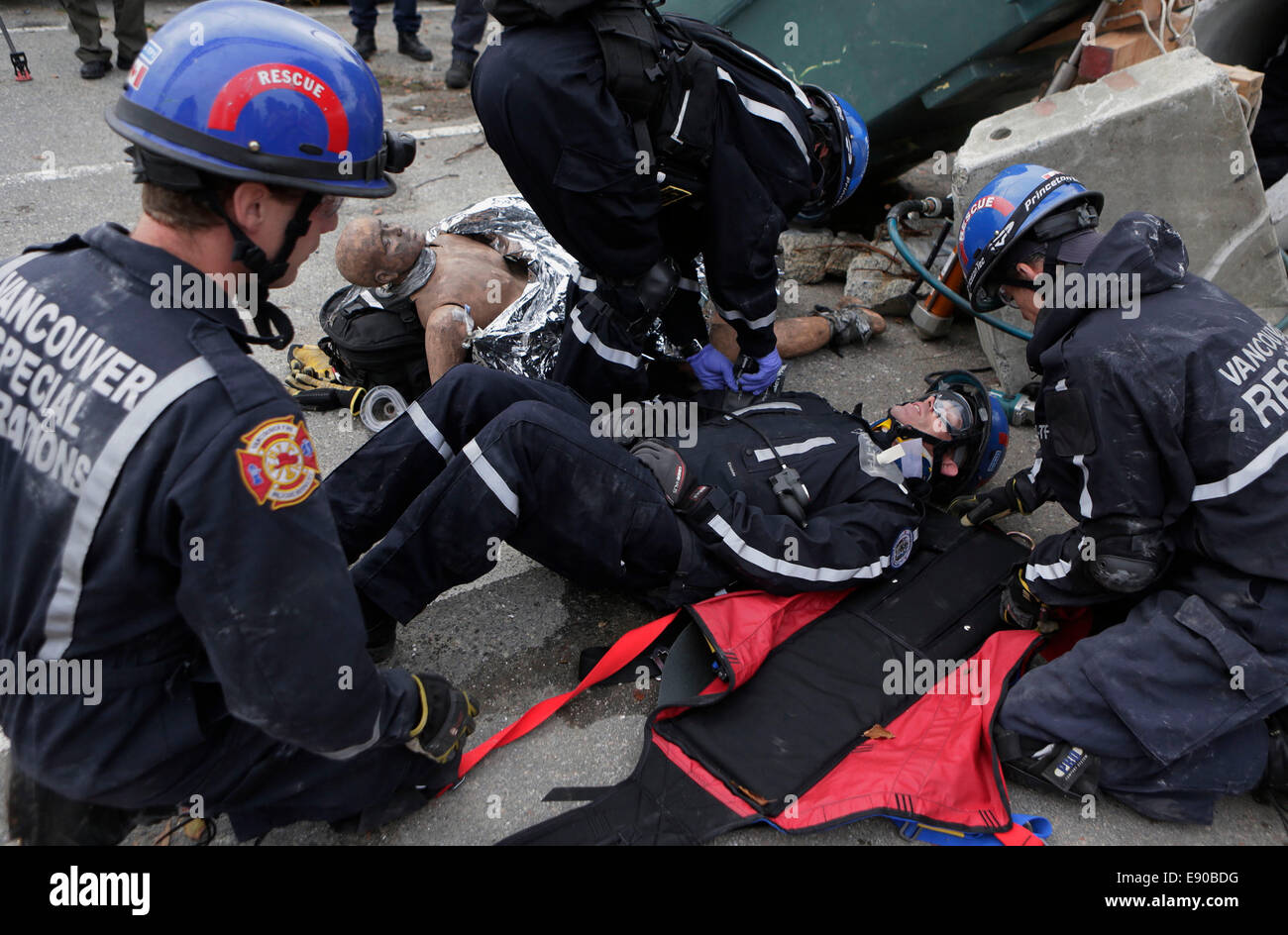 Vancouver, Canada. 16th Oct, 2014. Members of fire and rescue team in Vancouver demonstrate disaster response at the earthquake drill in Vancouver, Canada, Oct. 16, 2014. More than 720,000 residents in British Columbia participated in the annual Shakeout BC earthquake drill. Schools, businesses and governments across the province performed different exercises and preparations in response to disaster. Credit:  Liang Sen/Xinhua/Alamy Live News Stock Photo