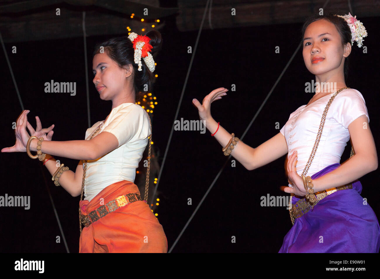 Traditional Cambodian dancers, Phnom Penh, Cambodia Stock Photo