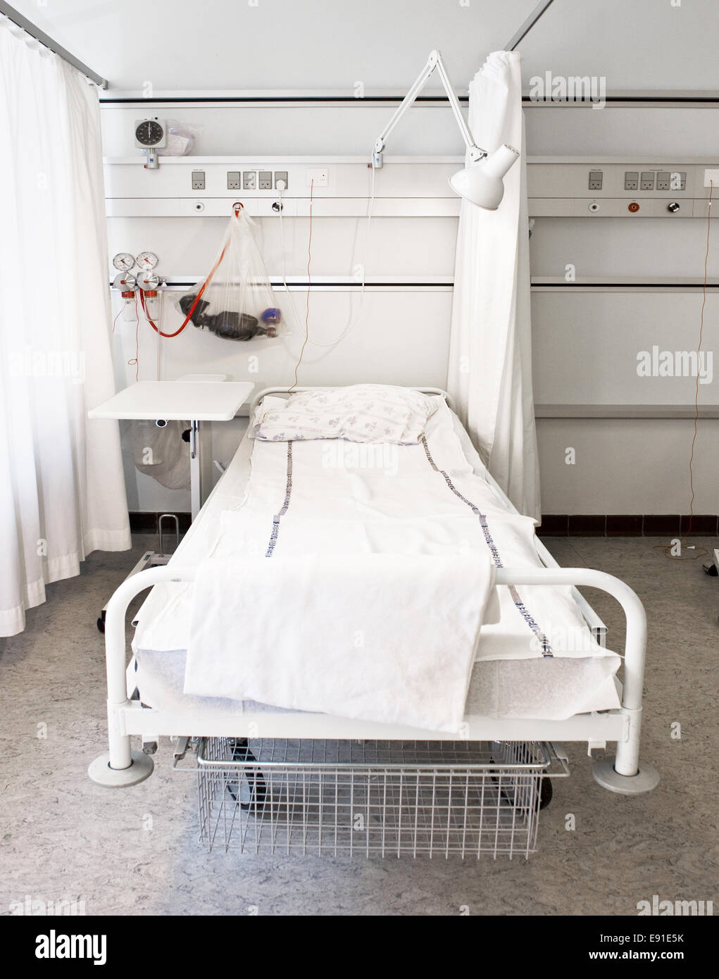 Hospital bed hi-res stock photography and images - Alamy