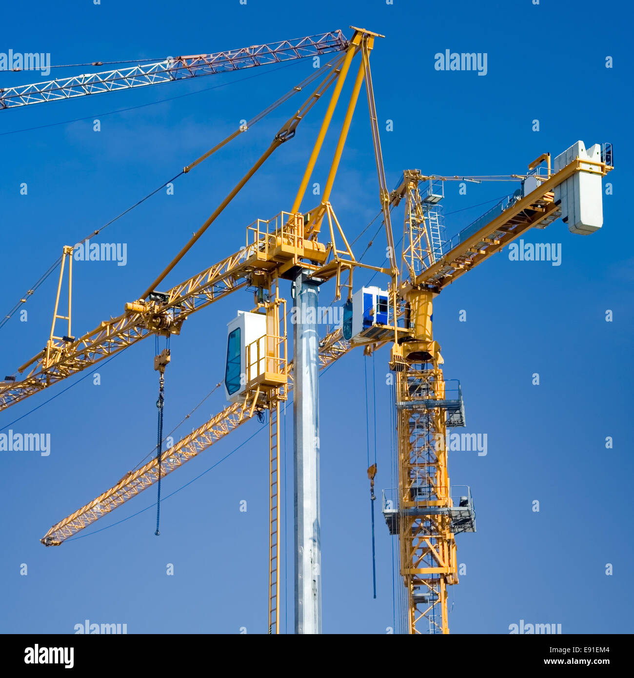 Construction cranes hi-res stock photography and images - Alamy