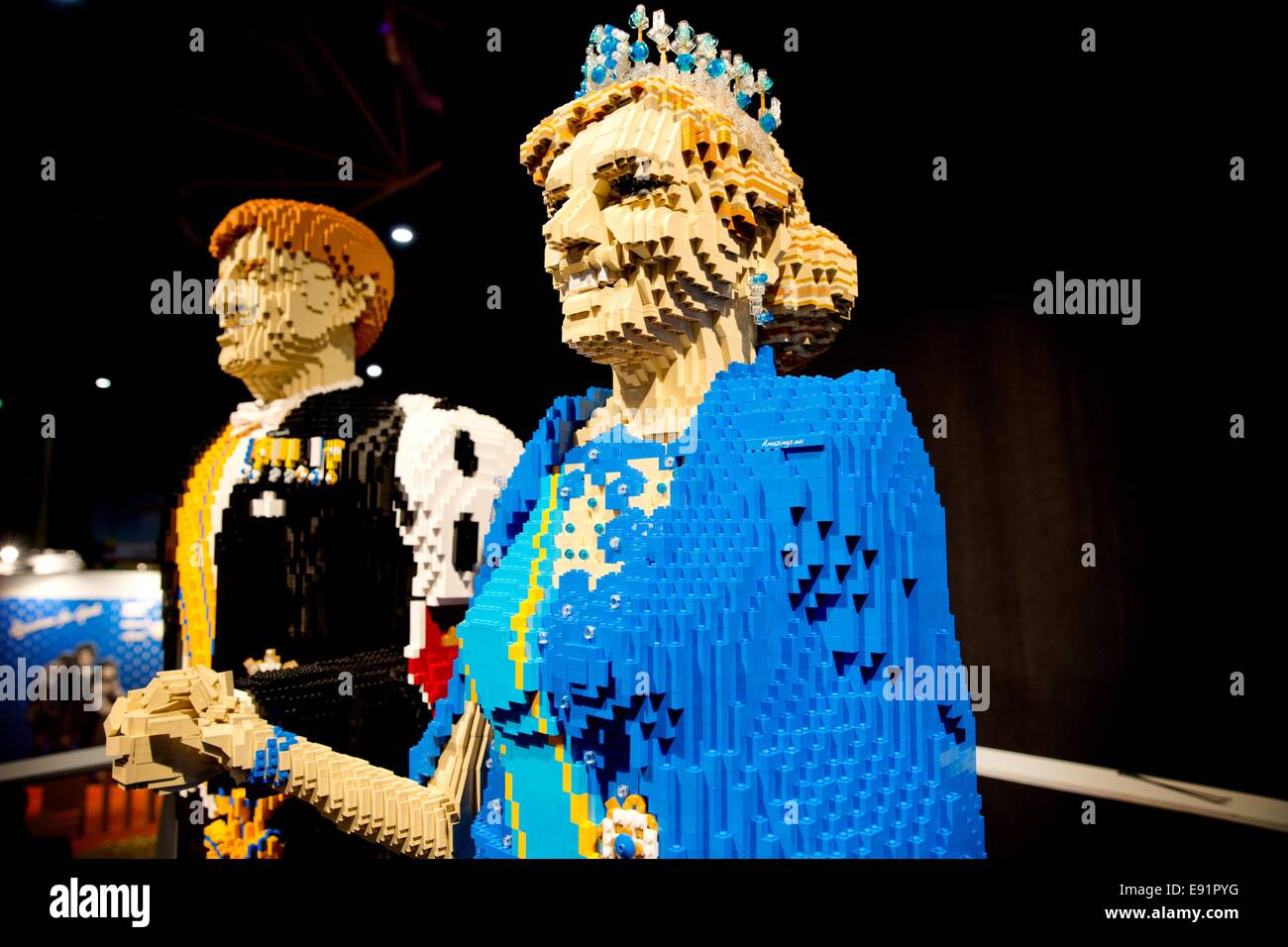 Utrecht, The Netherlands. 16th Oct, 2014. Lego figures of Dutch King  Willem-Alexander and Queen Maxima at the Lego World in the Jaarbeurs in  Utrecht, The Netherlands, 16 October 2014. Photo: Patrick van