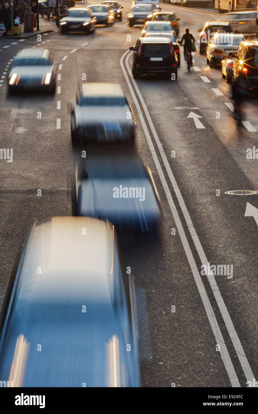 Evening road markings hi-res stock photography and images - Alamy