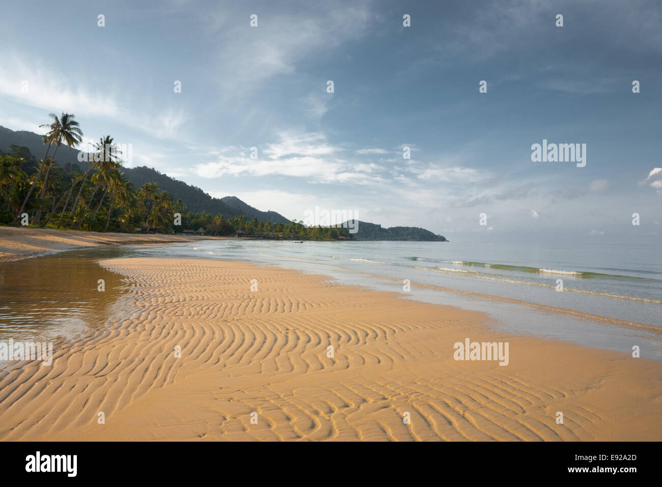 Tropical thai beach hi-res stock photography and images - Alamy