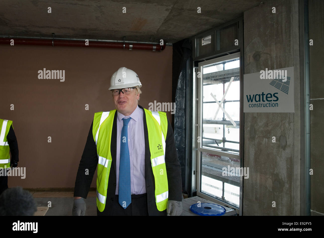 Boris Johnson, Mayor of London visits new apartments being built on the Greenwich Peninsula by Wates Construction Stock Photo