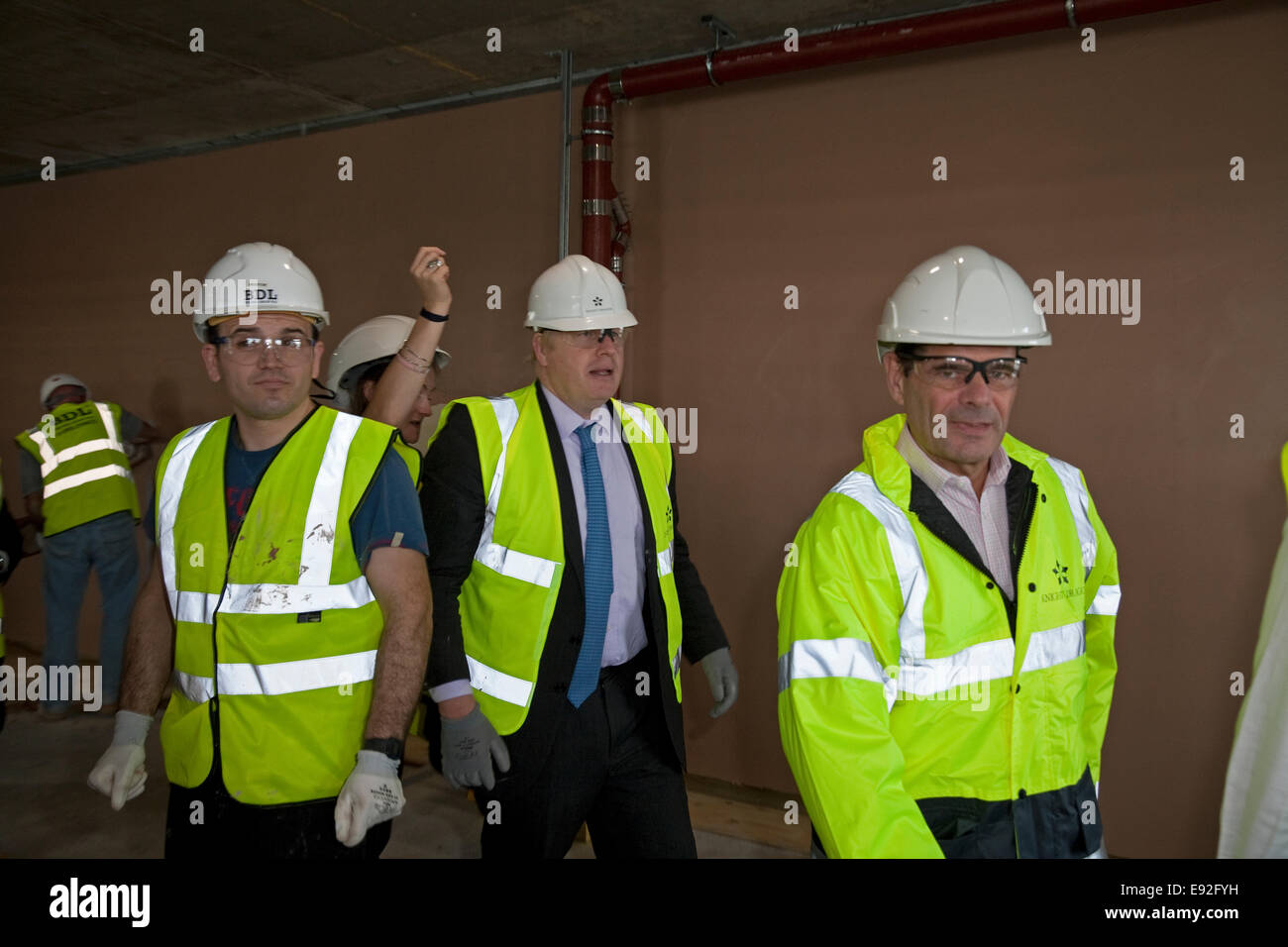 Boris Johnson, Mayor of London has a guided tour of new apartments being built on the Greenwich Peninsula by Wates Construction Stock Photo