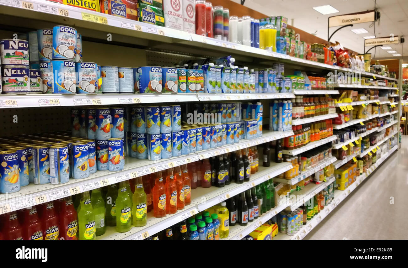 Grocery store aisles hi-res stock photography and images - Alamy