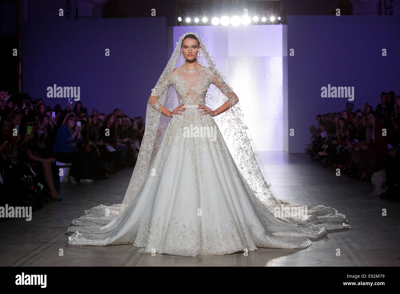 Page 2 - Runway Wedding Show High Resolution Stock Photography and Images -  Alamy