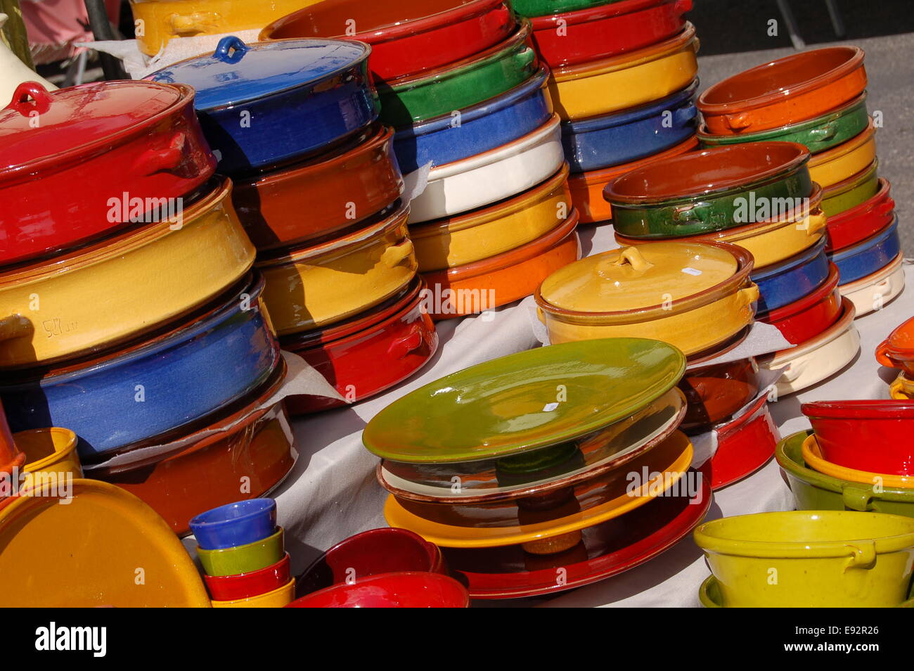 LOCALLY PRODUCED POTTERY FOR SALE IN FRENCH MARKET GORDES Stock Photo