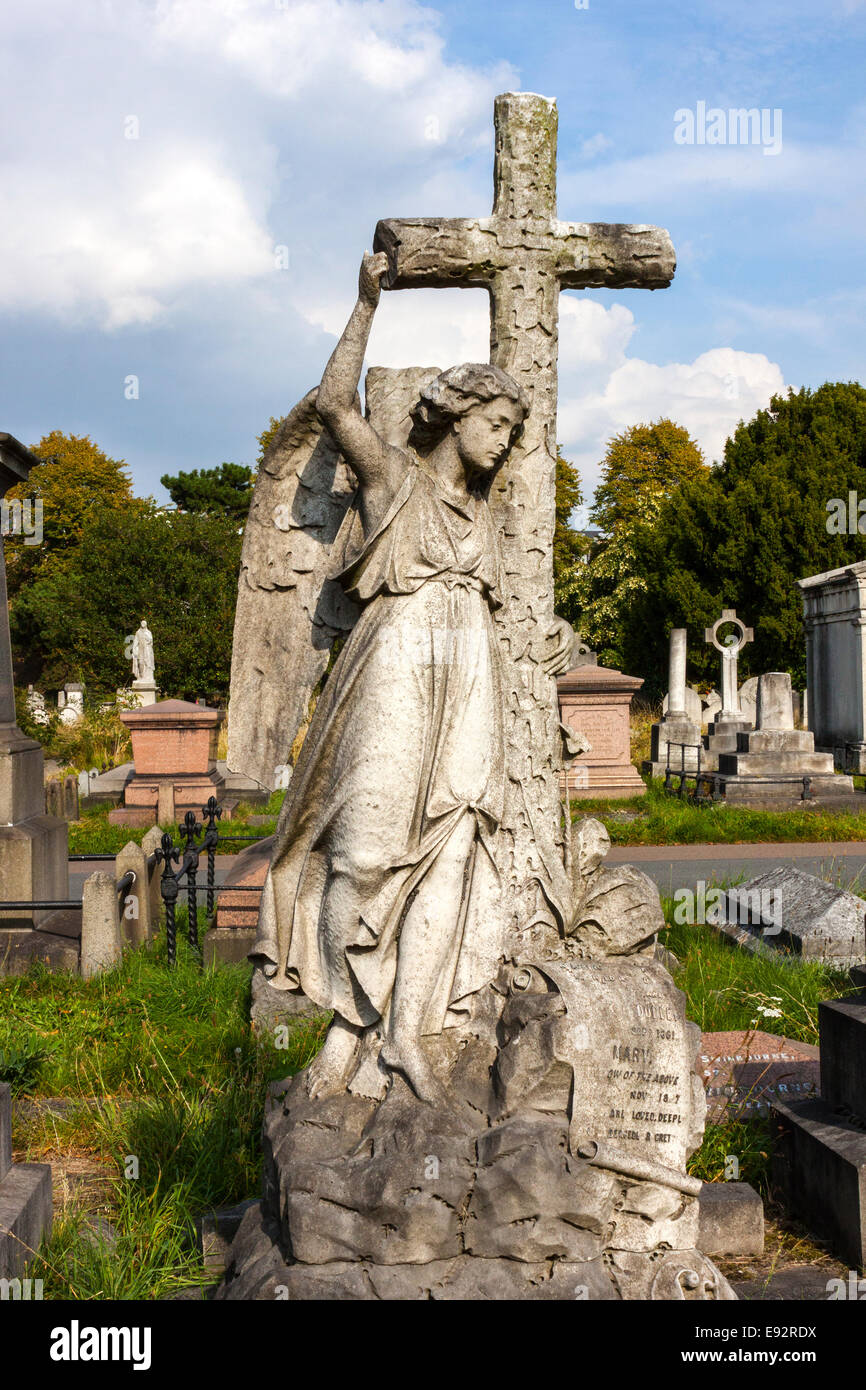 Victorian Memorial, Brompton Cemetery, London Stock Photo