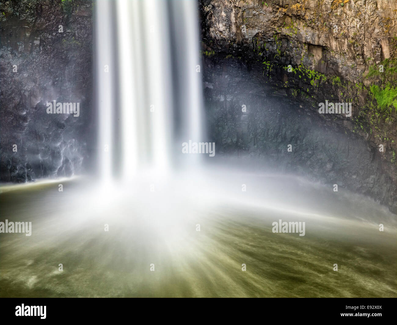 Palouse Falls flows in the desert and joins the Snake River Stock Photo
