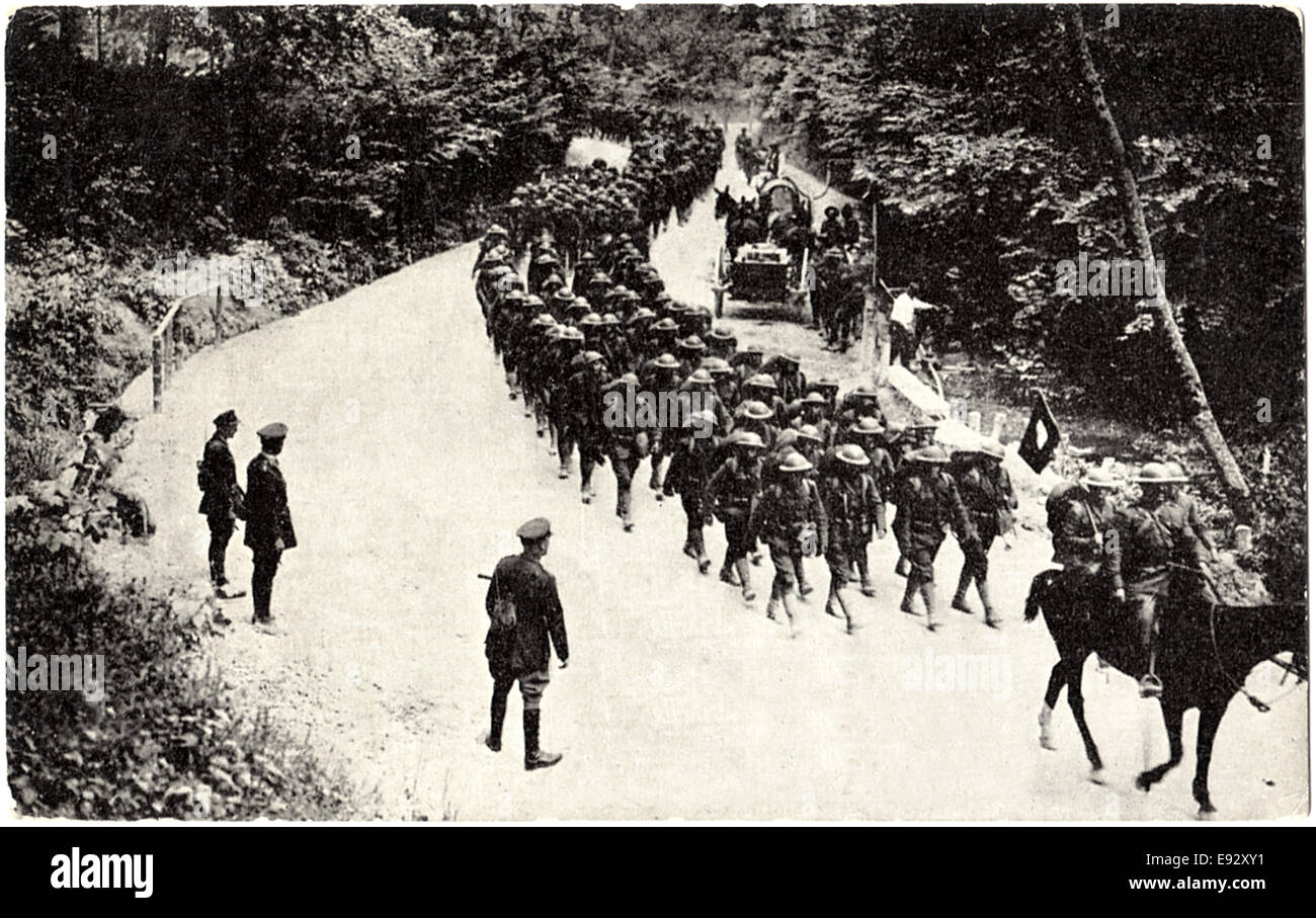 American Troops Marching, 'Yanks Going into Action, France', WWI Postcard, circa 1917 Stock Photo