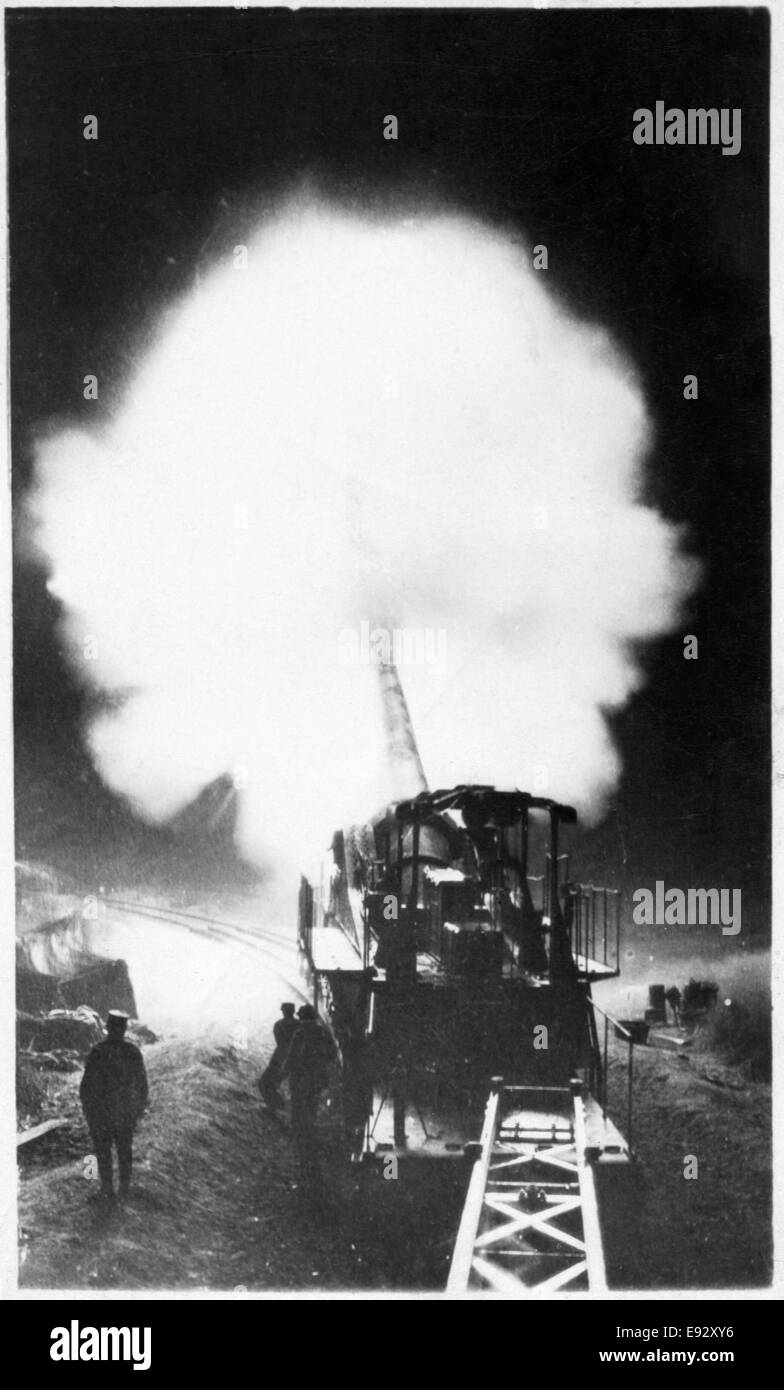 Railway Gun Firing Ammunition, WWI, Postcard, circa 1917 Stock Photo