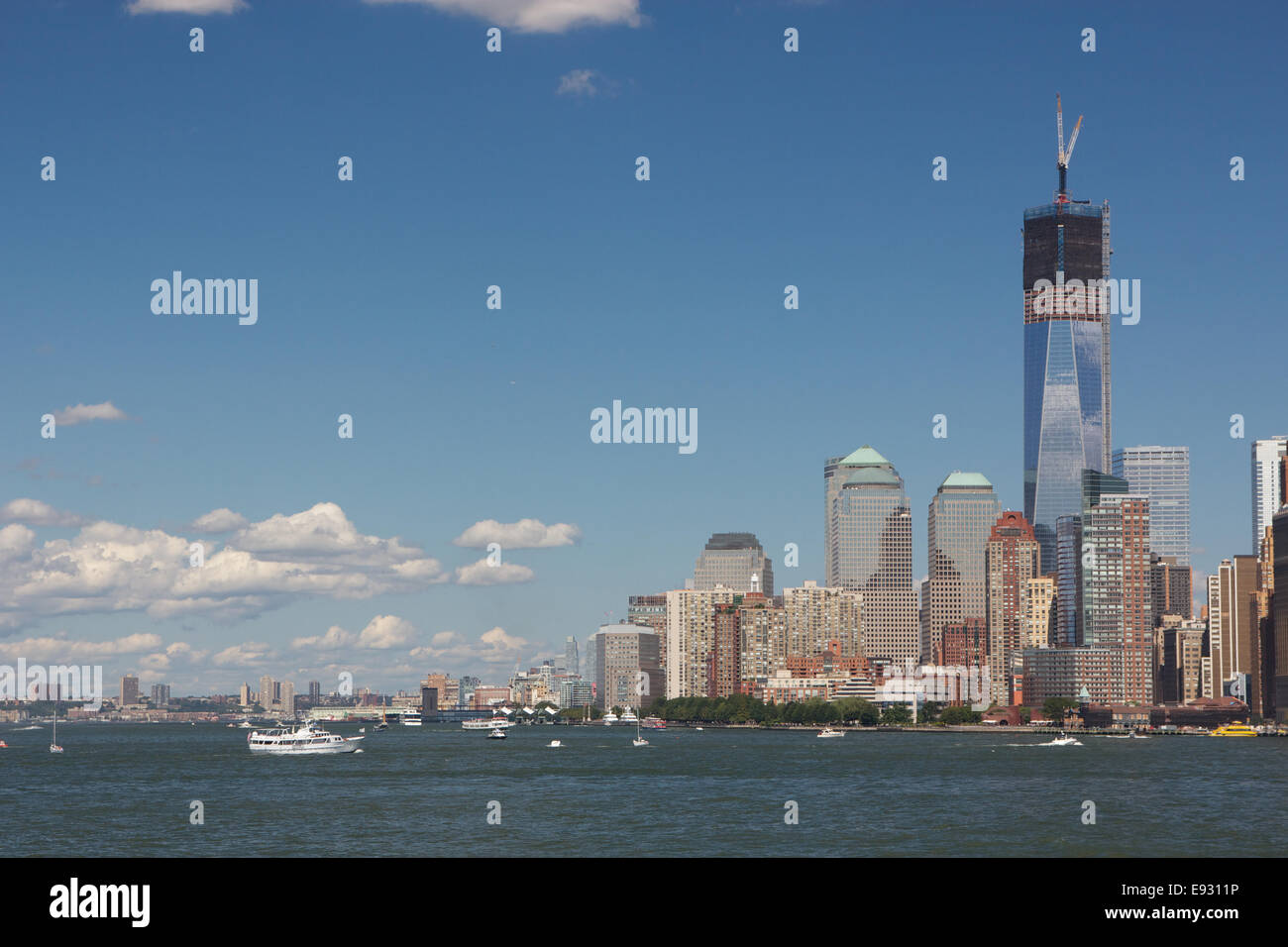 New york skyline water tower hi-res stock photography and images - Alamy