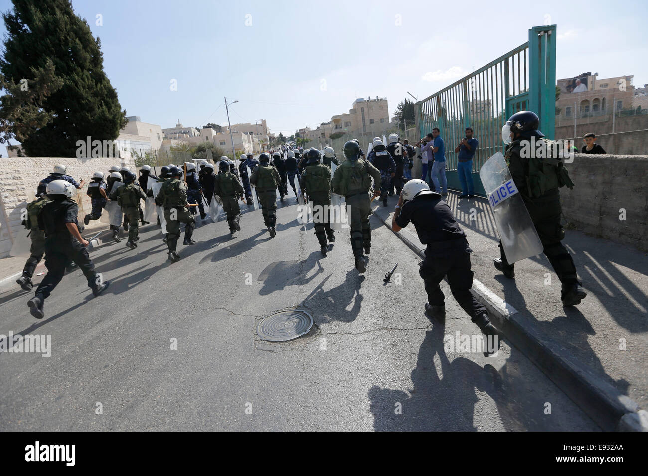 Palestinian riot police units banning Palestinian demonstrators from ...