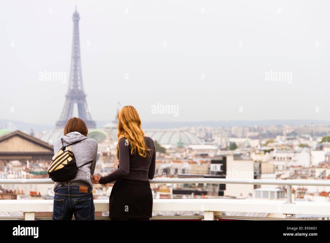 Couple looking at the Eiffel Tower from the Galeries Lafayette roof ...