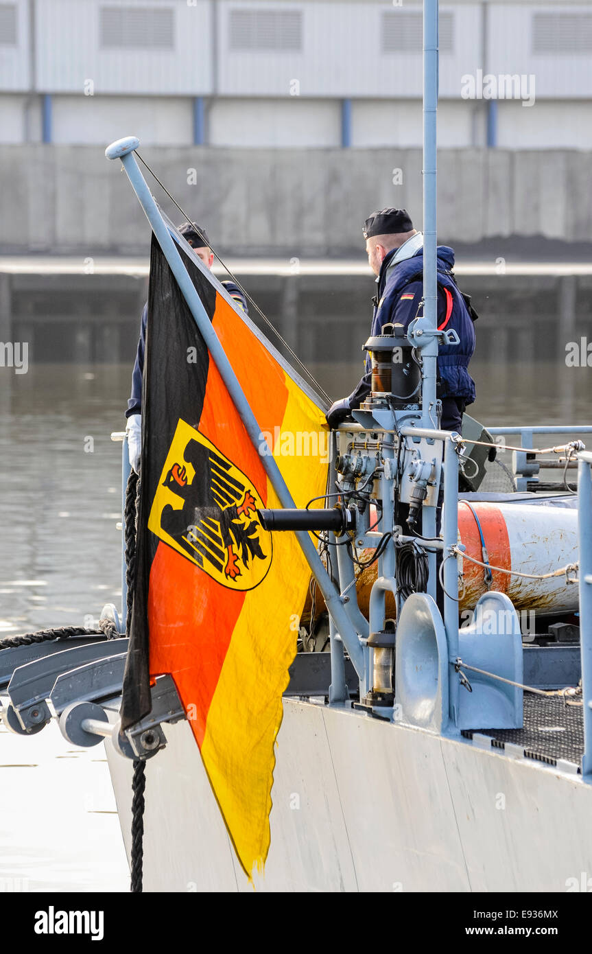 Belfast, Northern Ireland. 17 Oct 2014 - A German War ensign is flown from the stern of a German Navy warship. Credit:  Stephen Barnes/Alamy Live News Stock Photo
