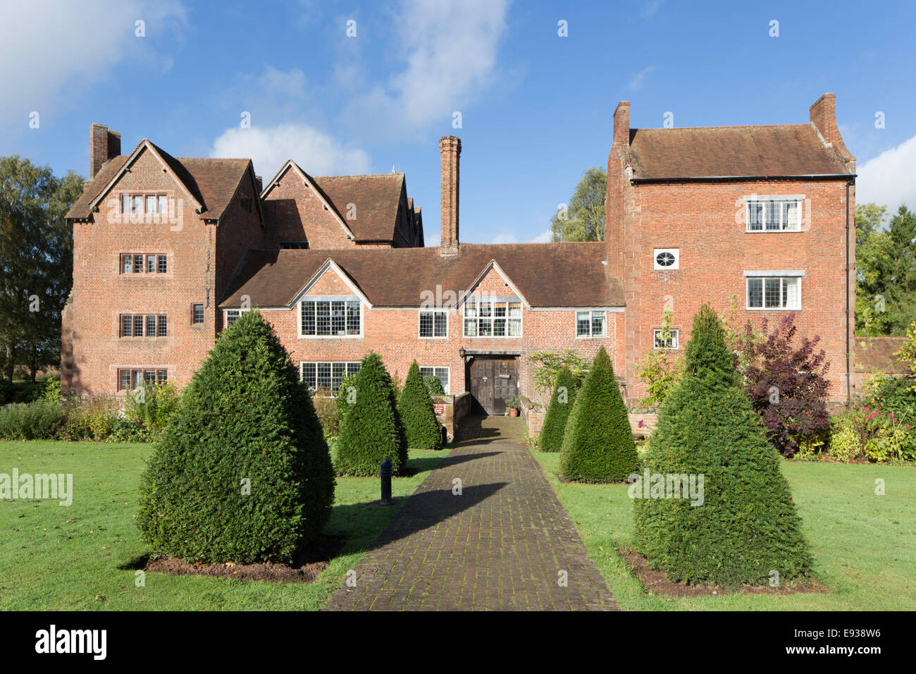 Elizabethan manor house hi-res stock photography and images - Alamy