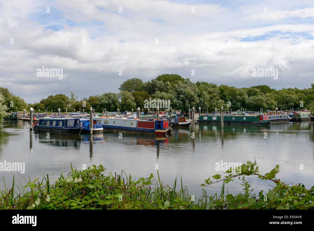 Old narrow boats hi-res stock photography and images - Alamy