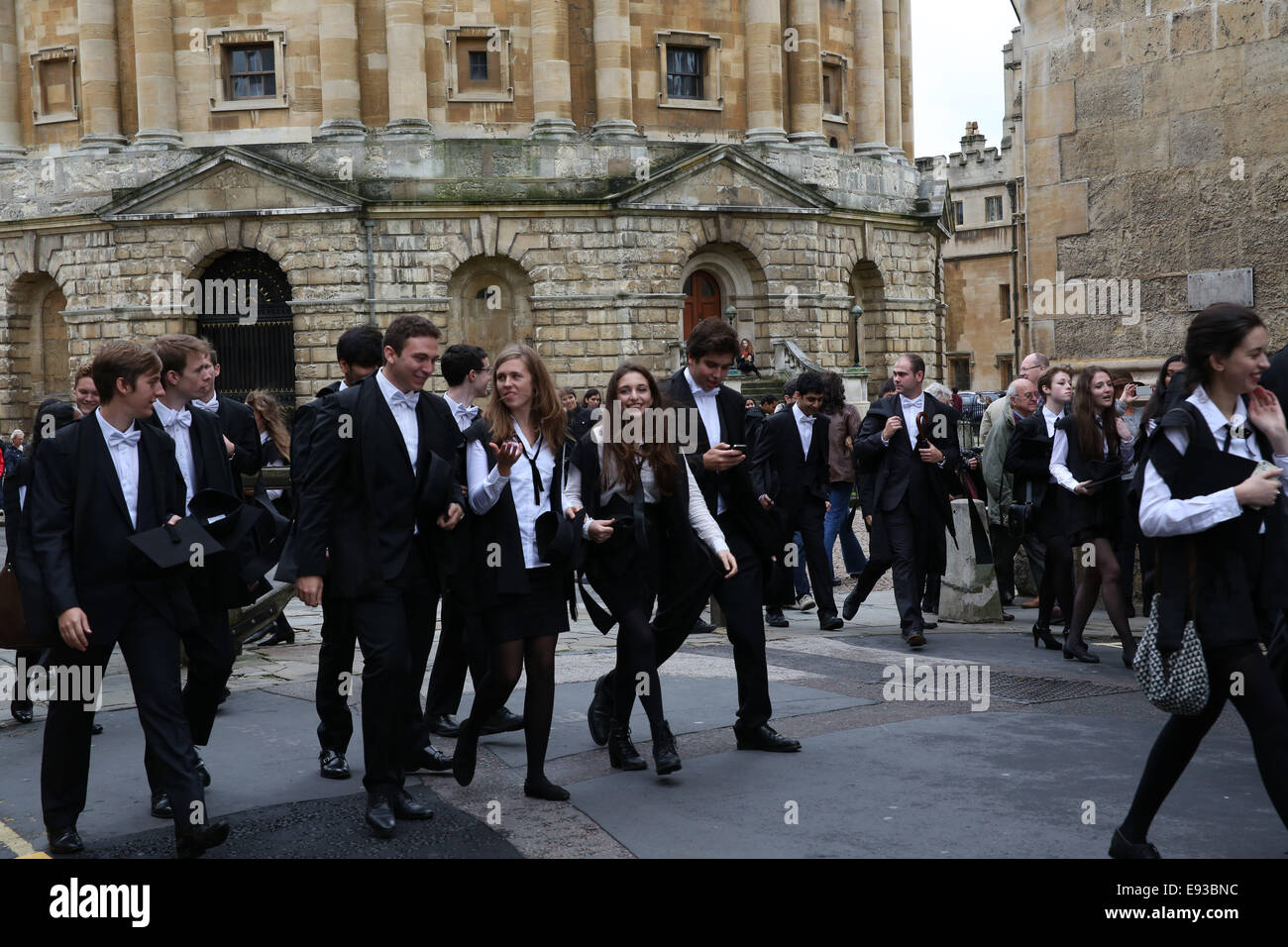 Oxford, UK 18th October. Students of Oxford University on their way