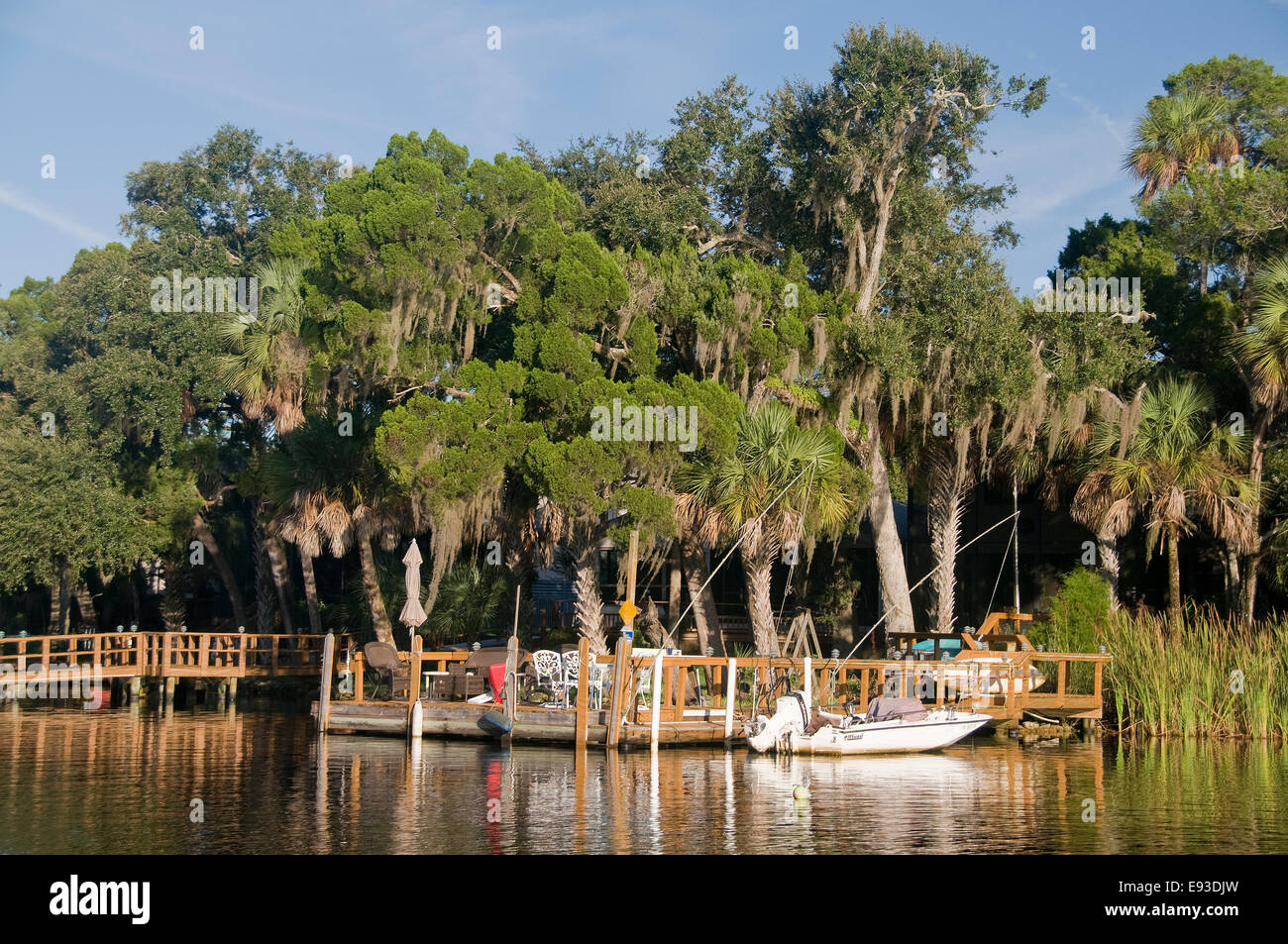 Boaters on the Homosassa River can view numerous interesting boat docks