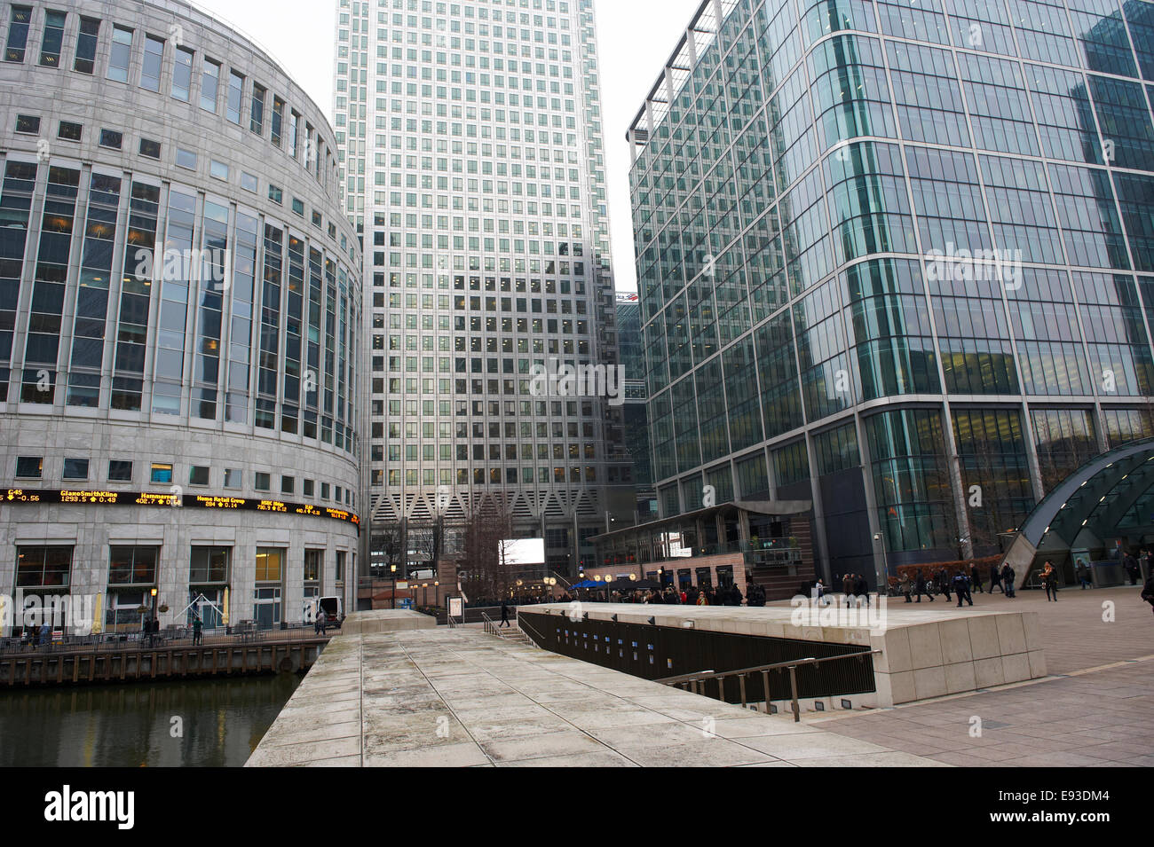 Ground view of Reuters headquarters (left) and One Canada Square (right), Finanicial District, Canary Wharf, London Stock Photo
