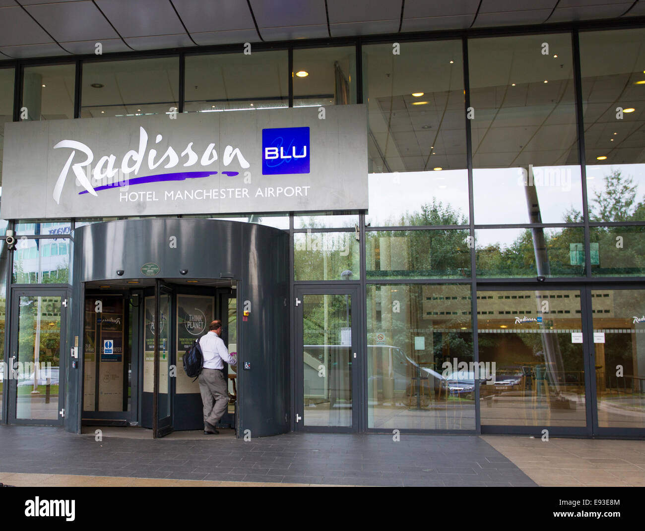 Radisson Blu Hotel Manchester Airport Stock Photo - Alamy