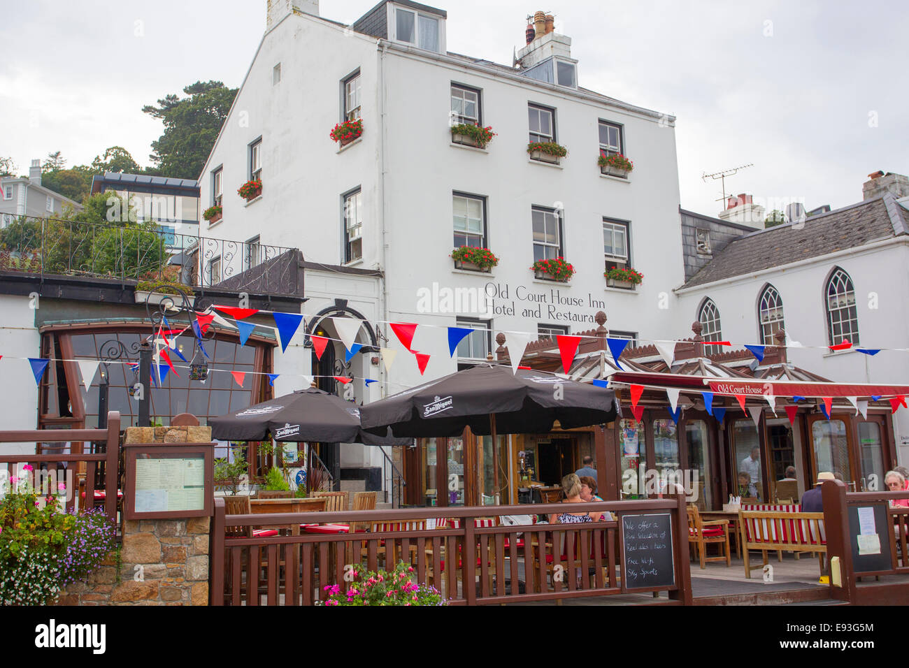 Mitt Geven knelpunt The Royal Barge in Bergerac Old Court House Inn Hotel & Restaurant Saint  Aubins harbour port Channel Island of Jersey Stock Photo - Alamy
