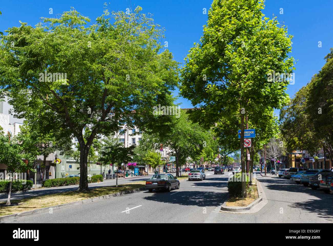 Shattuck Avenue at the intersection with Kittredge Street in downtown
