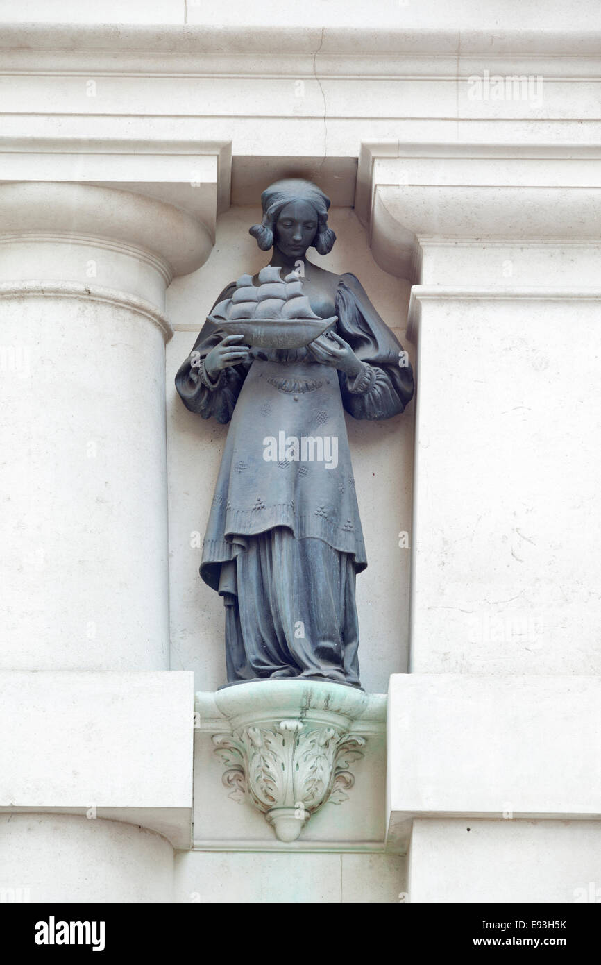 Sculpture of Lady with sailing ship on the facade of Lloyd's Register of Shipping Stock Photo