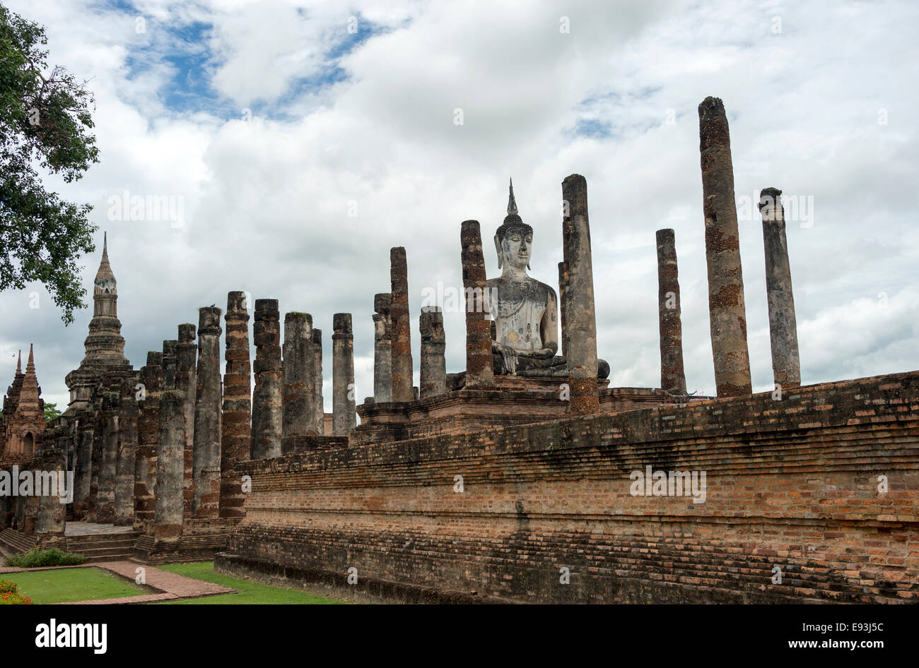 Ruins at Wat Mahathat in Sukhothai Historical Park, Thailand Stock Photo