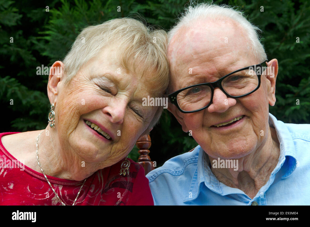 Elderly couple romance hi-res stock photography and images - Alamy