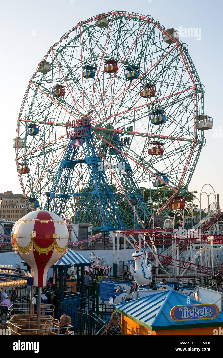 Wonder Wheel ride at Coney Island, Brooklyn, New York Stock Photo Alamy