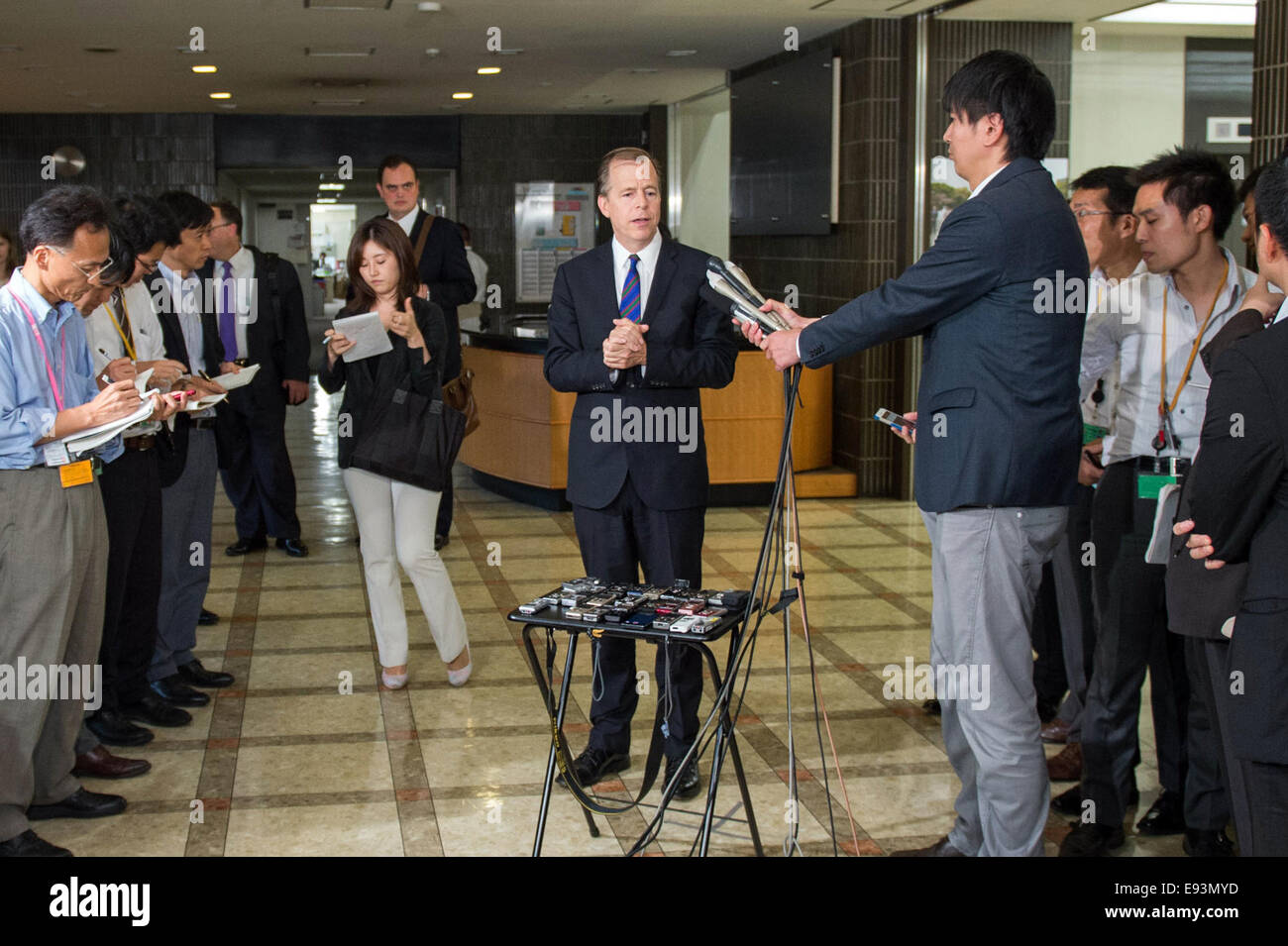 Special Representative for North Korea Policy Glyn Davies addresses the international media after his meeting with Junichi Ihara, Japan's Director-General of the Asian and Oceanian Affairs Bureau, Ministry of Foreign Affairs, in Tokyo, Japan, on October 2 Stock Photo