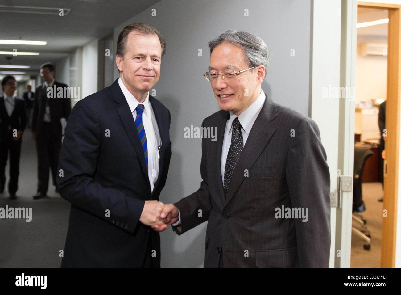 Special Representative for North Korea Policy Glyn Davies greets Junichi Ihara, Japan's Director-General of the Asian and Oceanian Affairs Bureau, Ministry of Foreign Affairs, before their meeting in Tokyo, Japan, on October 2, 2014. Stock Photo