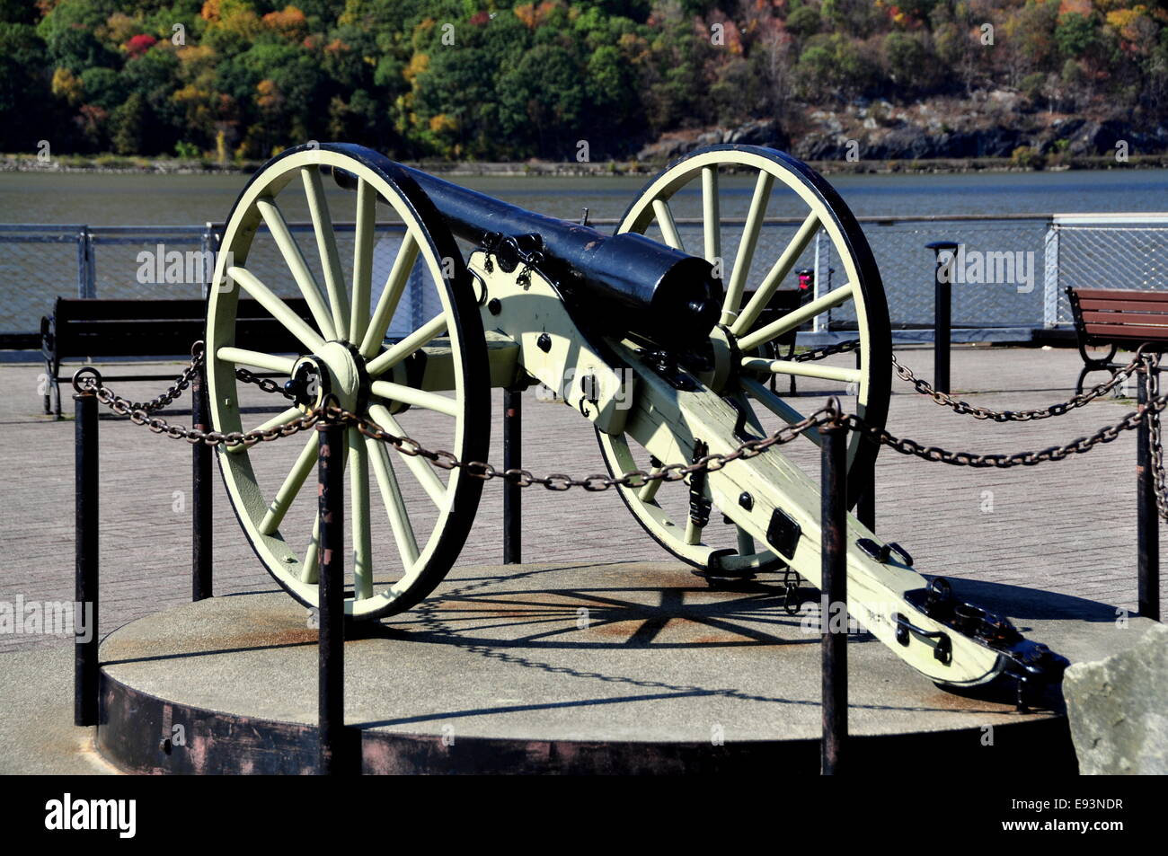 Cold Spring, NY:  A World War I Parrot Gun made in Cold Spring is displayed on the town pier facing the Hudson River Stock Photo