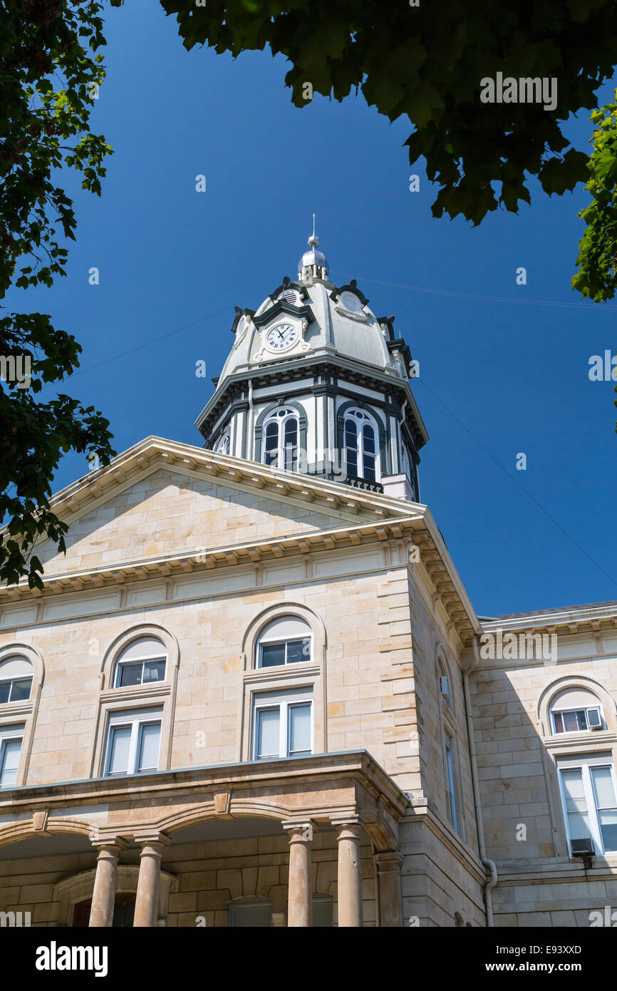 The Madison County Courthouse in Winterset, Iowa, USA Stock Photo Alamy