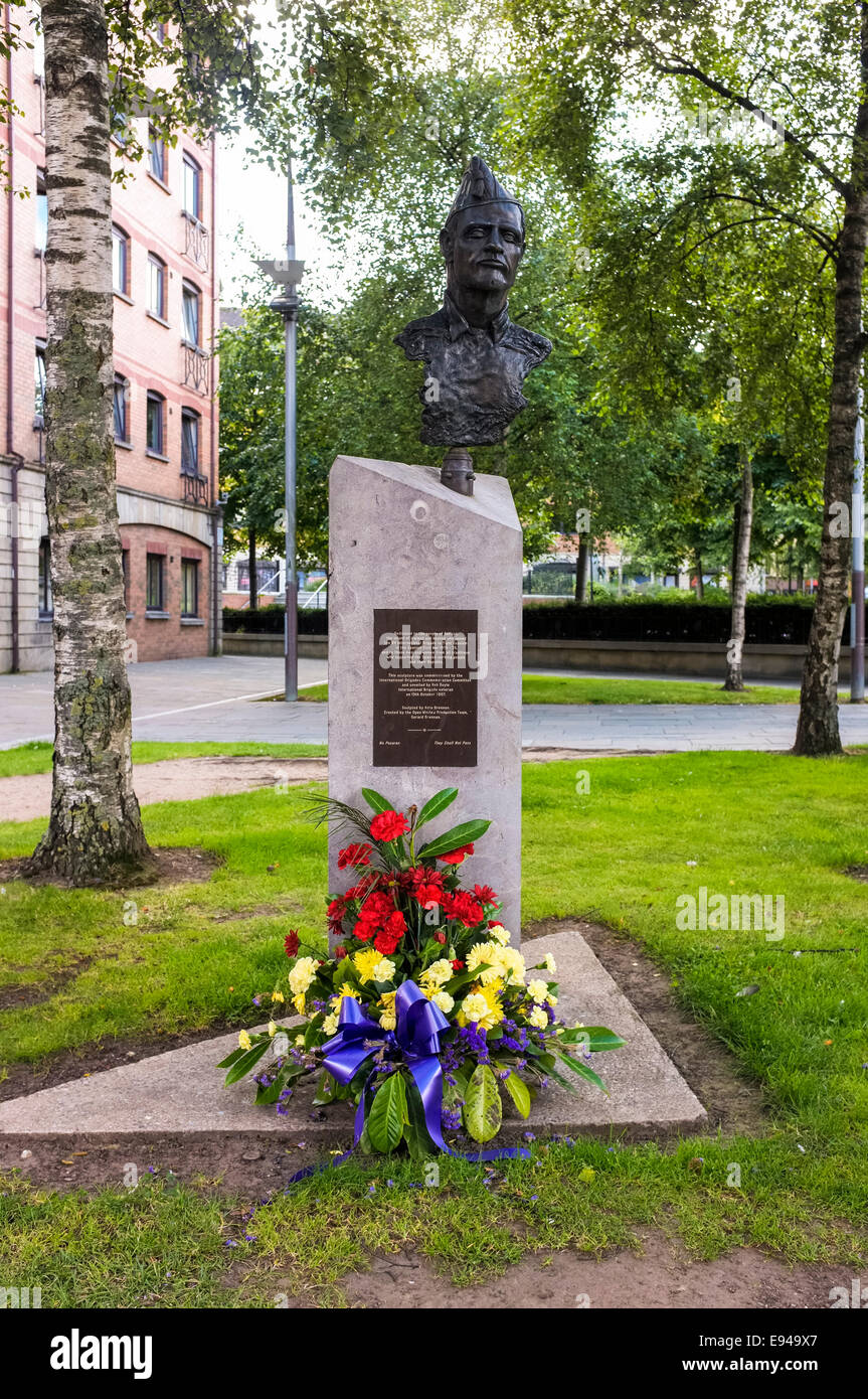 Sculpture in Writer's Square, Belfast, dedicated to the people of Ireland and beyond who joined the International Brigade to fig Stock Photo