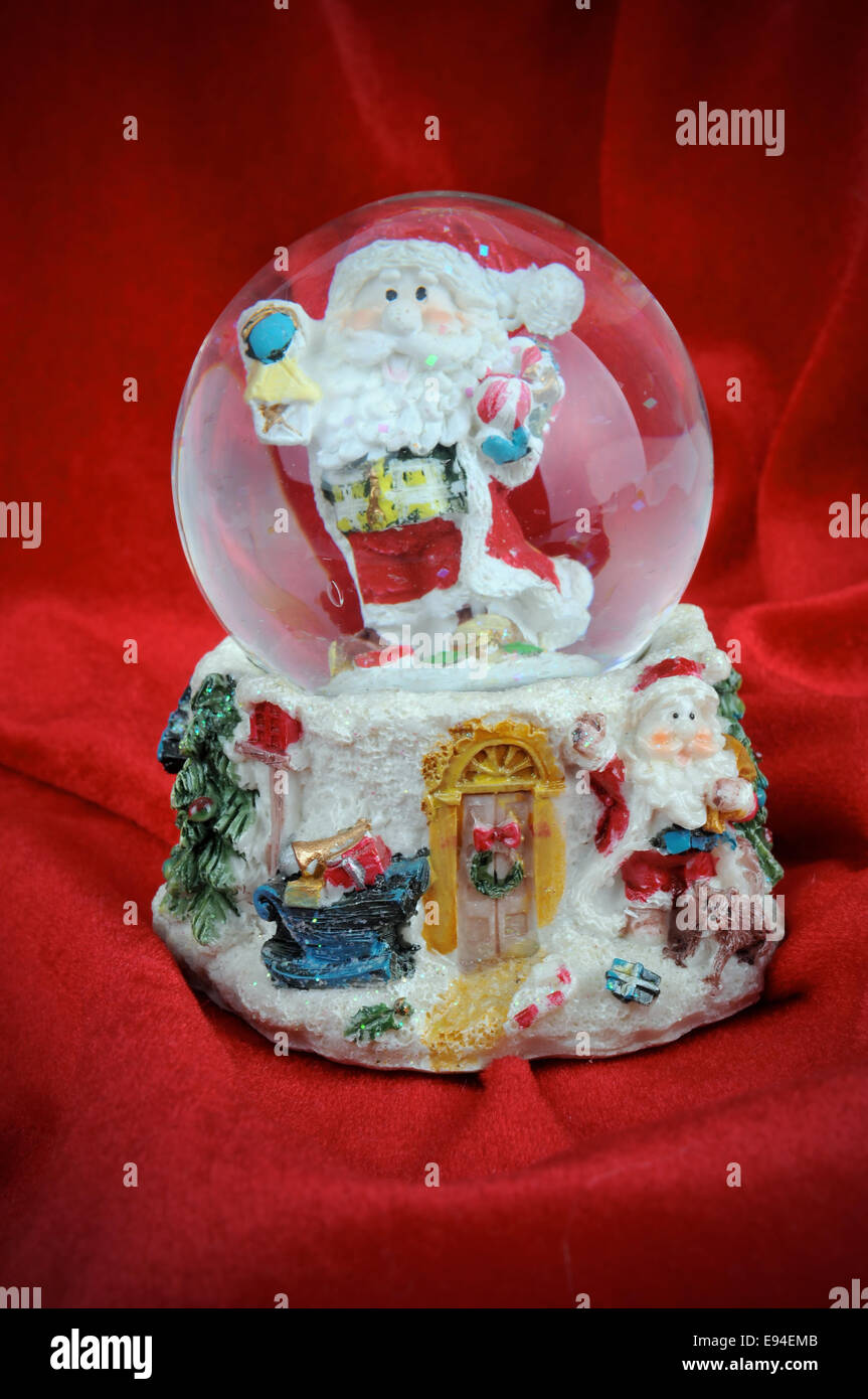 Blank snow globe hi-res stock photography and images - Alamy