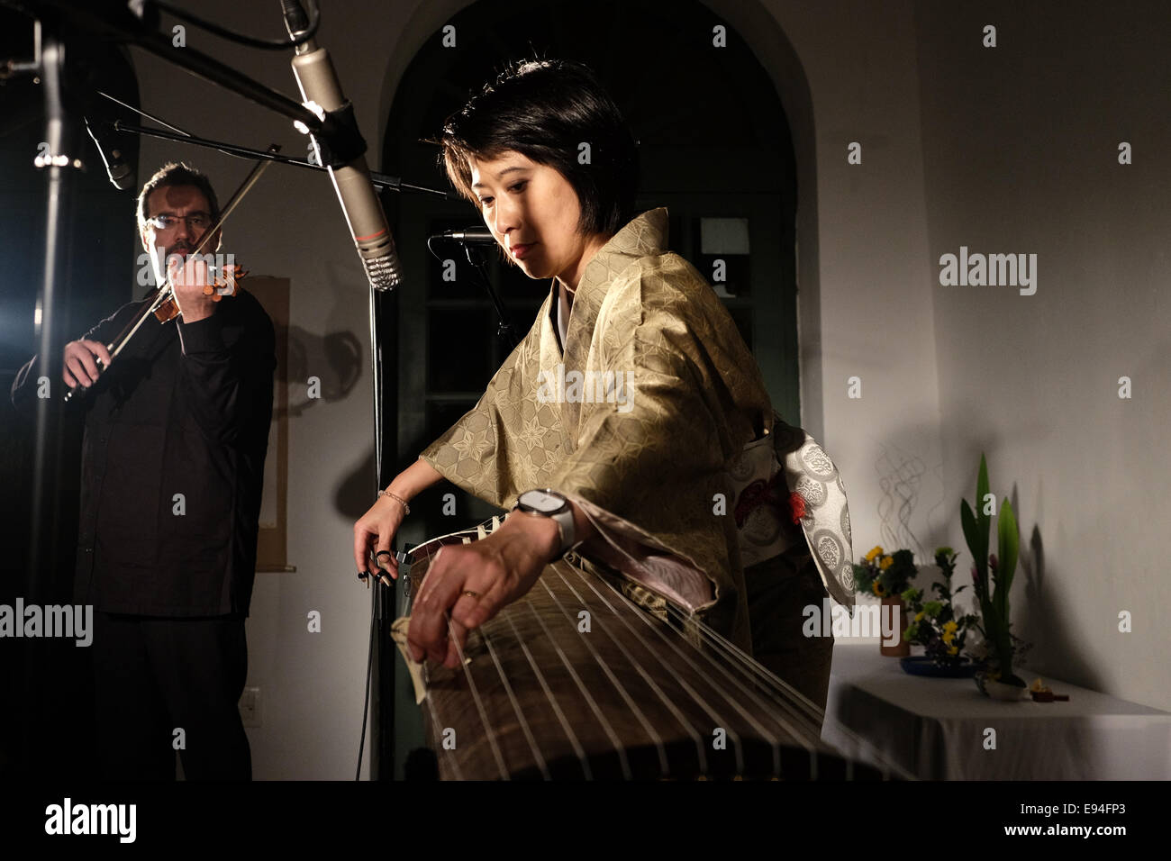 Japanese violinist hires stock photography and images Alamy