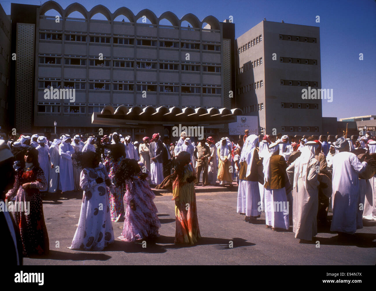 Bedouin dancing at Al Ain University in Abu Dhabi for Queen Elizabeth visit to the UAE in 1979 Stock Photo