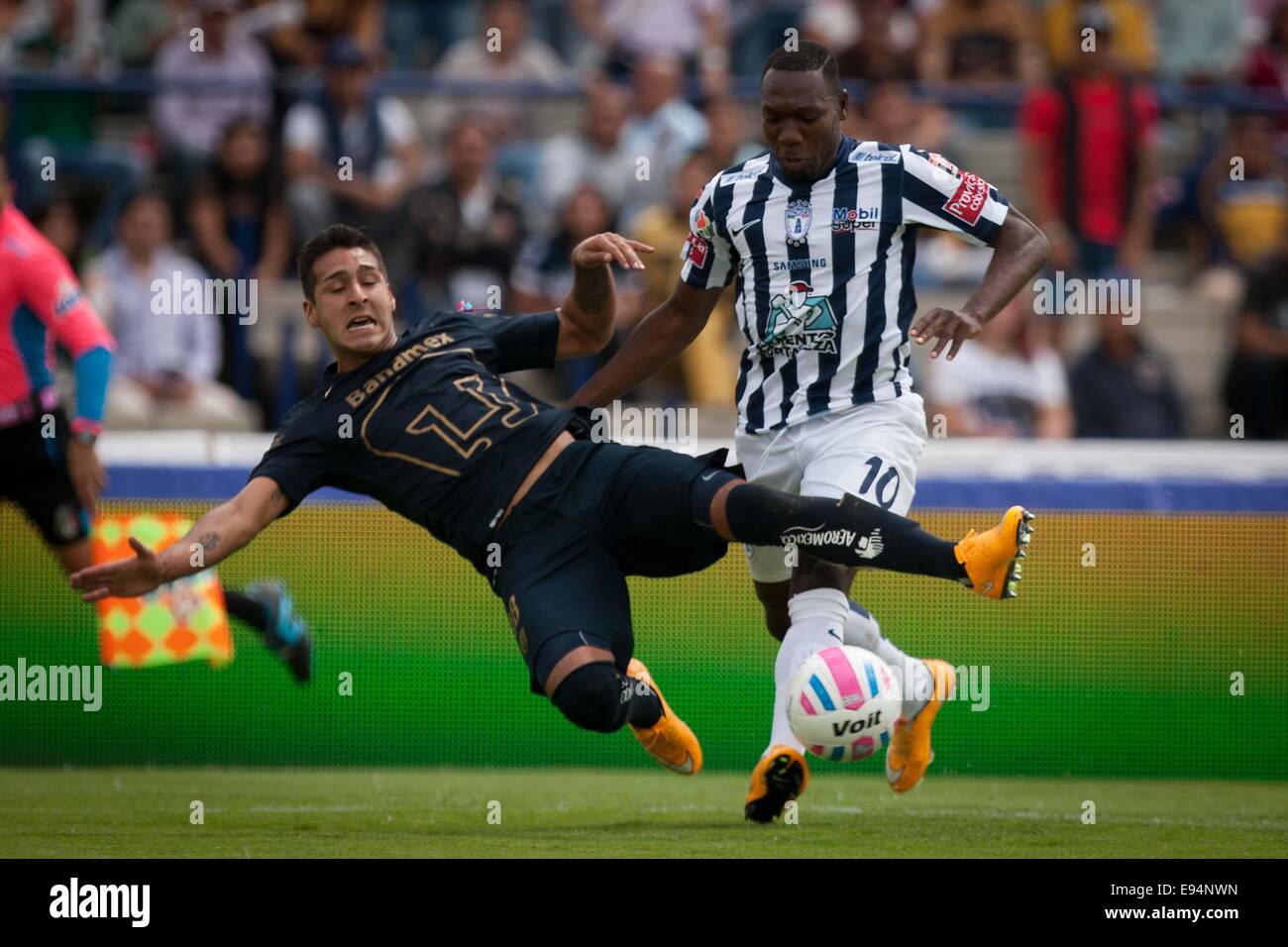 Mexico City, Mexico. 19th Oct, 2014. Ismael Sosa (L) of UNAM's Pumas vies for the ball with Walter Ayovi of Pachuca during the match of the MX League Opening Tournament 2014, held at University Olympic Stadium, in Mexico City, capital of Mexico, on Oct. 19, 2014. © Pedro Mera/Xinhua/Alamy Live News Stock Photo