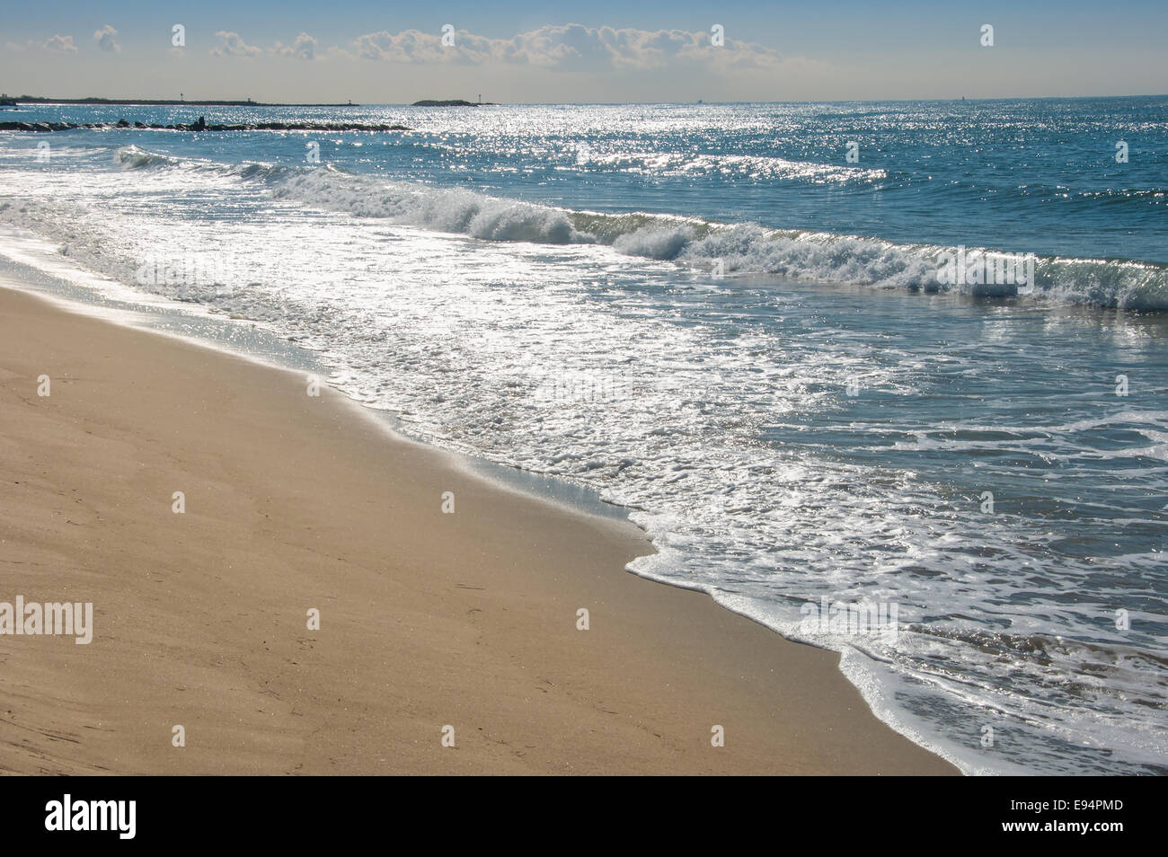 Beach rocks ocean waves hi-res stock photography and images - Alamy